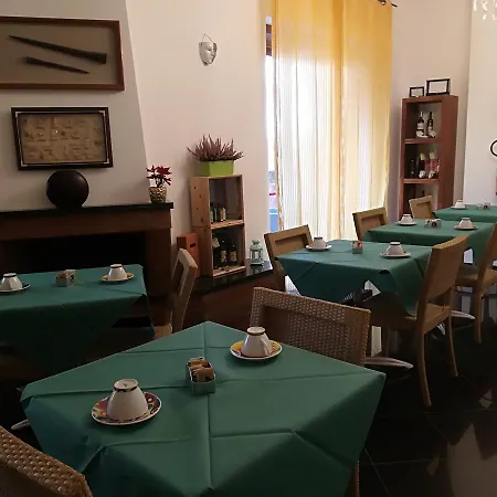 伊科罗利酒店 3*